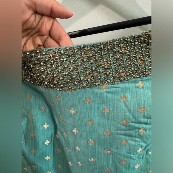 Gown - Picture 2 of 4